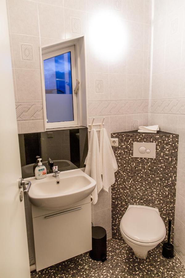 Lava Apartments & Rooms Акурейри Екстериор снимка
