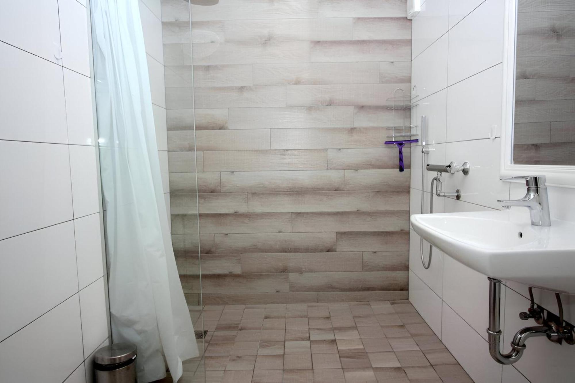 Lava Apartments & Rooms Акурейри Екстериор снимка