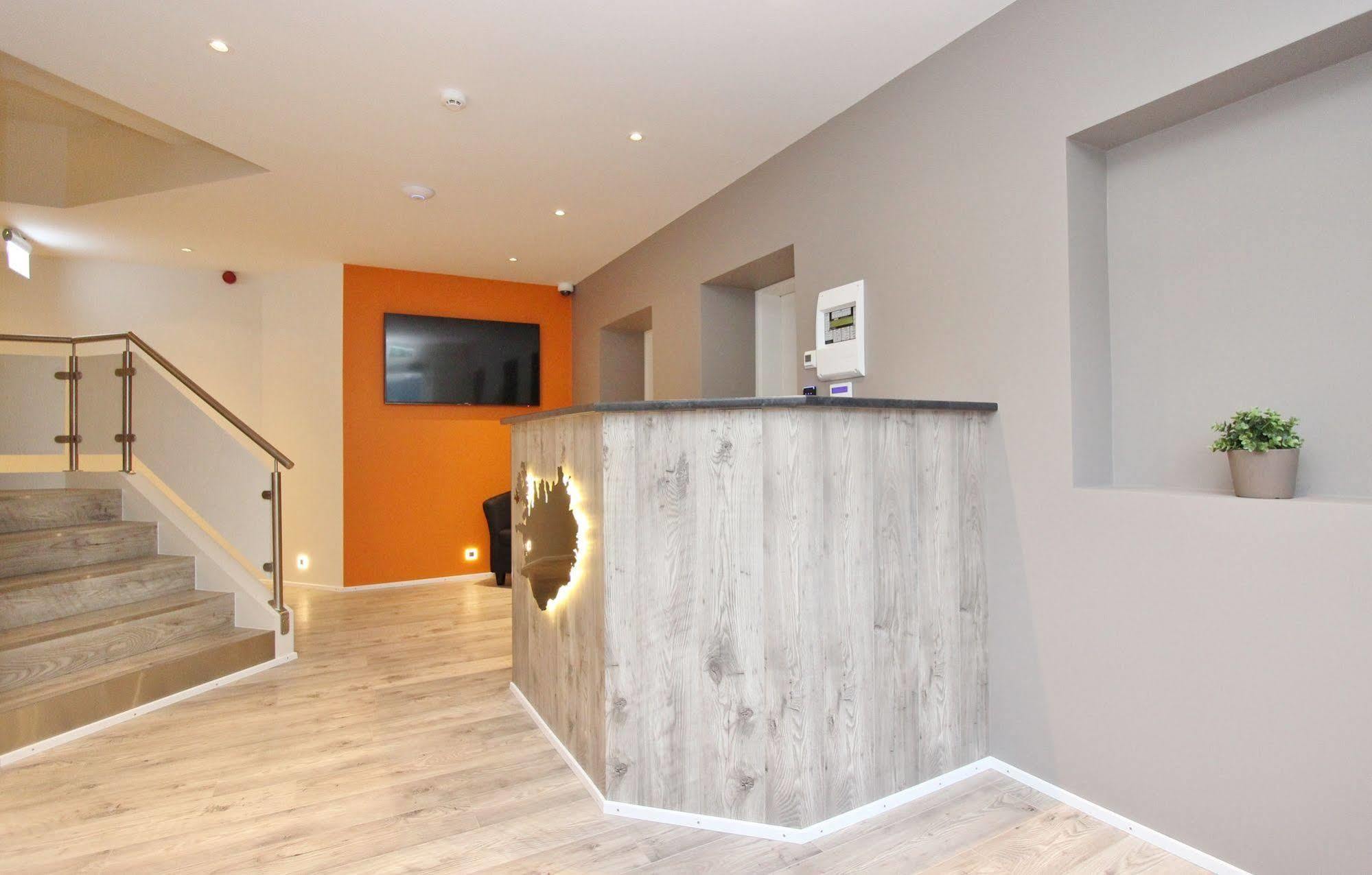 Lava Apartments & Rooms Акурейри Екстериор снимка